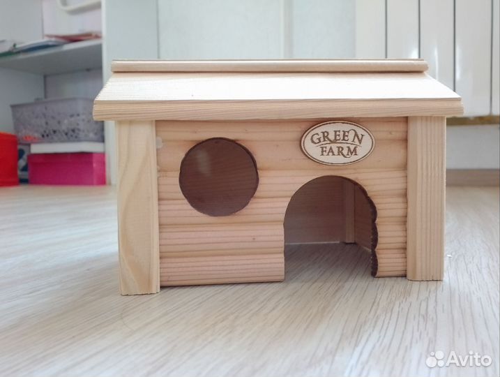 Деревянный домик для хомяка