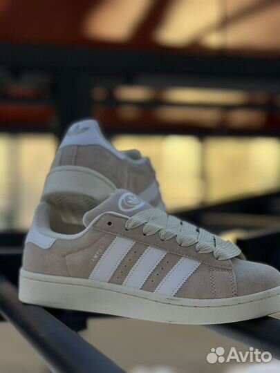 Кроссовки Adidas Campus молочные