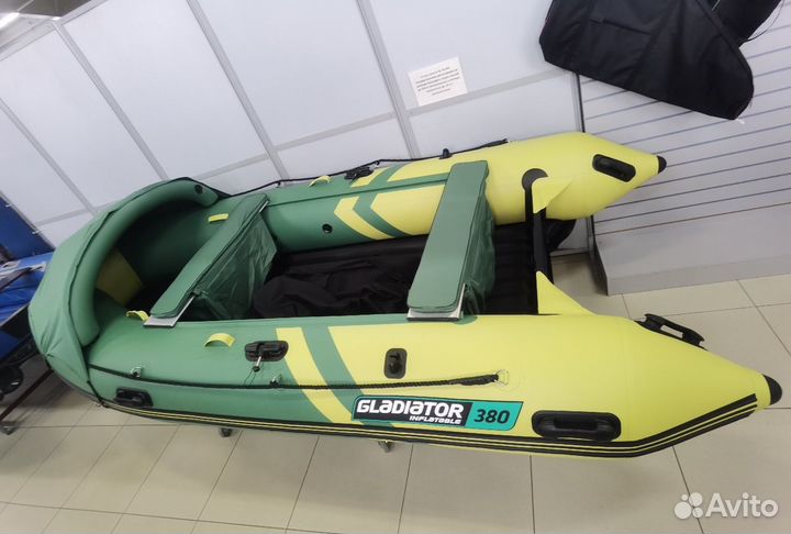 Лодка Gladiator E380 Pro