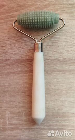 Нефритовый массажер для лица