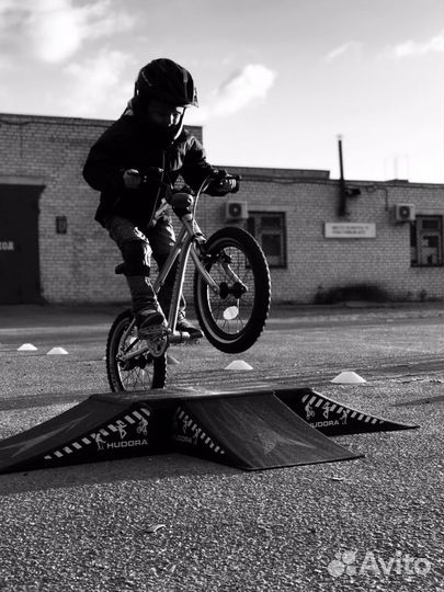 Двухколёсный велосипед детский тренировка