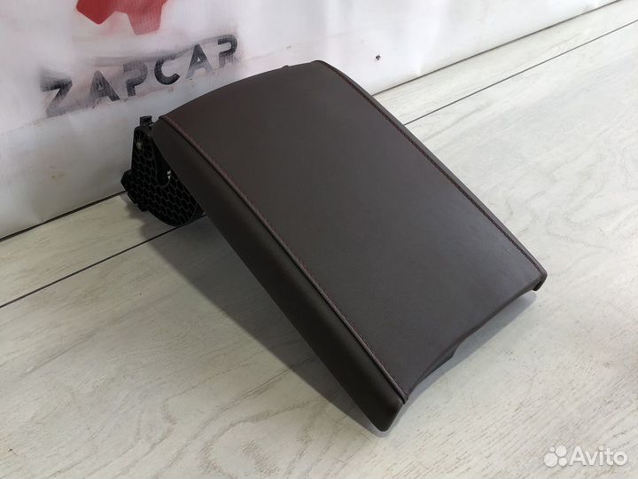 Lexus RX4 Подлокотник