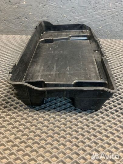 Подставка под аккумулятор передняя правая