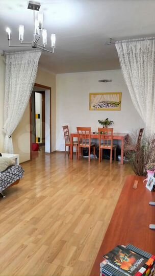 4-к. квартира, 93 м², 8/9 эт.