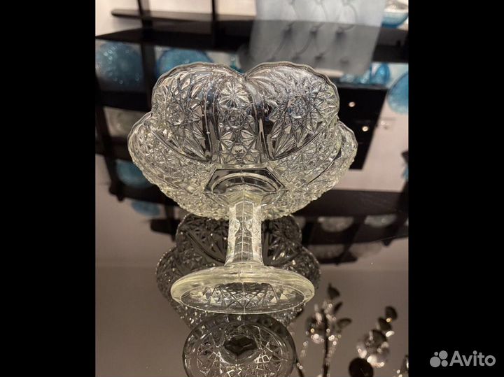 Вазочка старинная на ножке