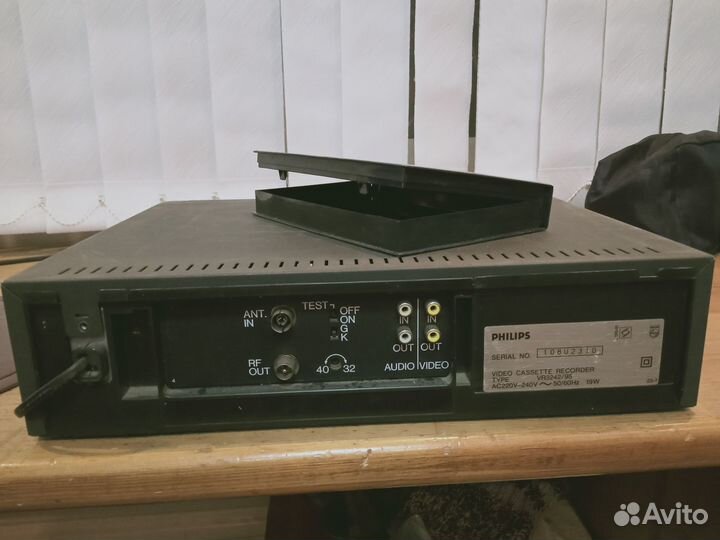 Видеомагнитофон Philips