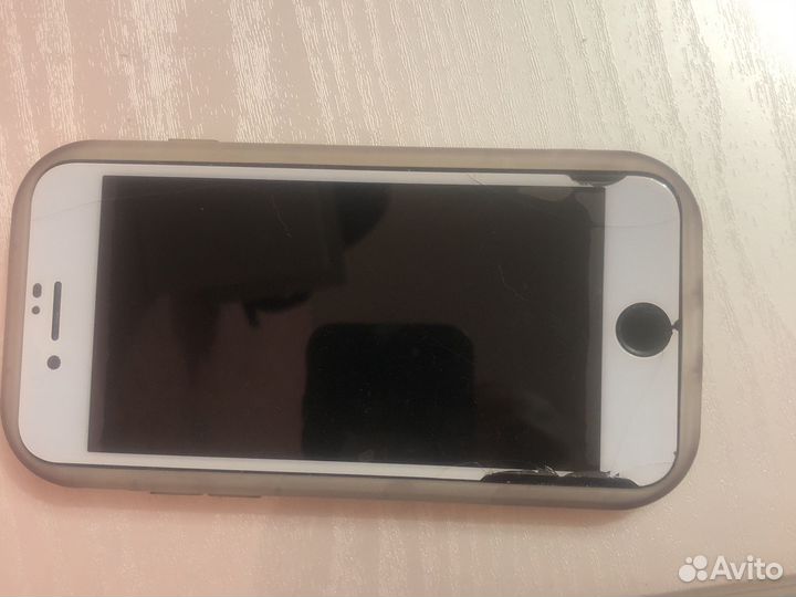 Телефон iPhone se 2020