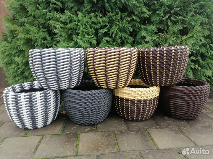 Кашпо из искусственного ротанга