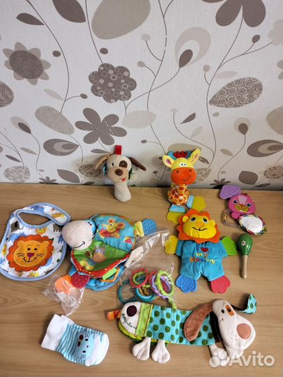 Развивающие игрушки для малышей пакетом
