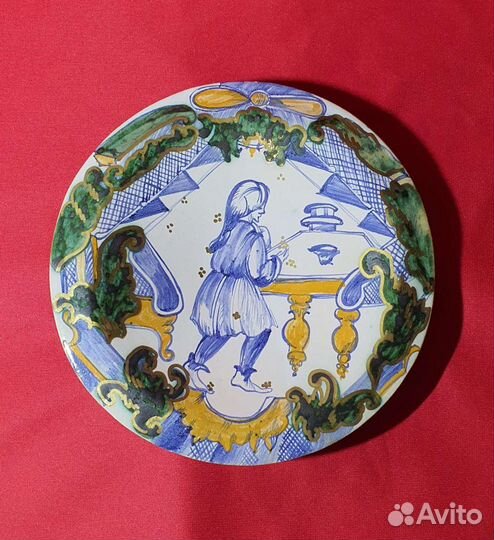 Настенная тарелка