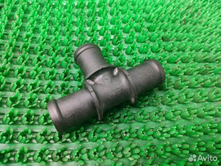 Фланец / тройник Volkswagen Golf Plus 5 caxa 2012