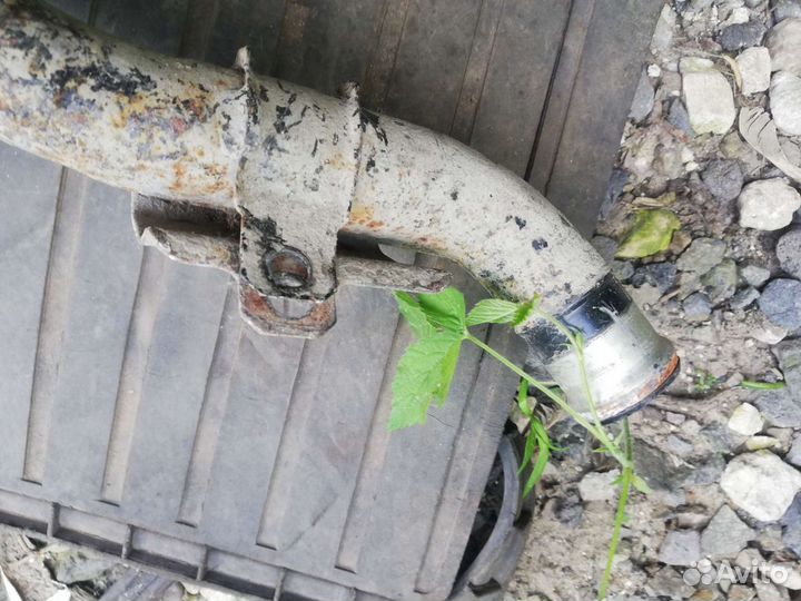 Заливная горловина бензобака Митсубиси Лансер 9