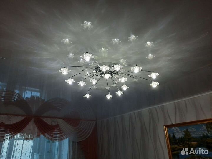 Продам люстру