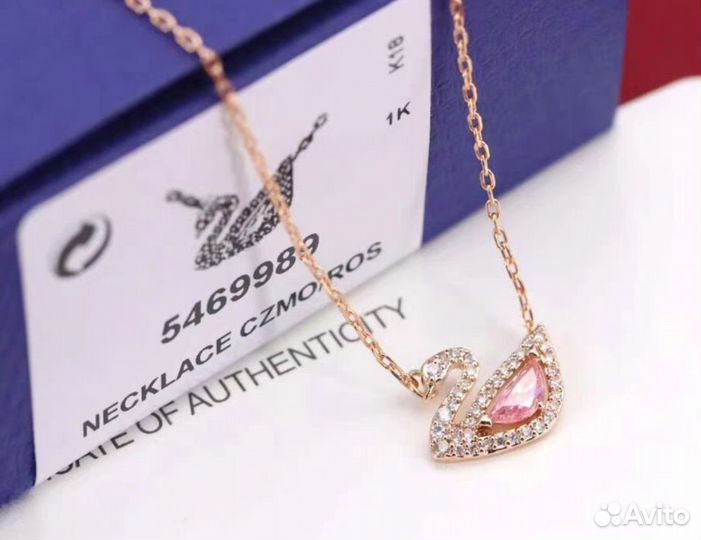 Сваровски лебедь