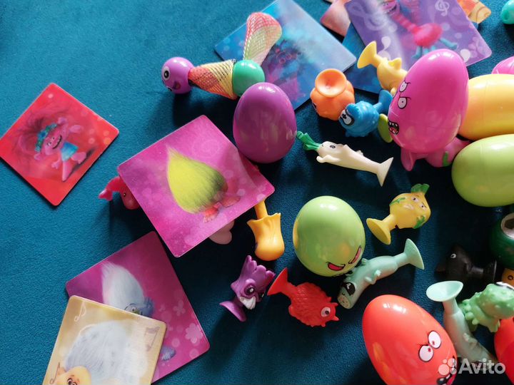 Прилипалы, яйца, игрушки из дикси, пятерочки