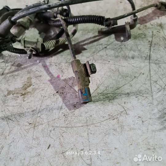 Передний датчик abs opel astra j