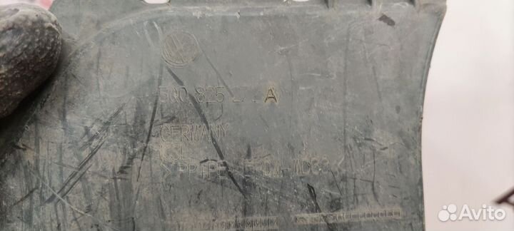 Защита двигателя правая Skoda Oktavia A7