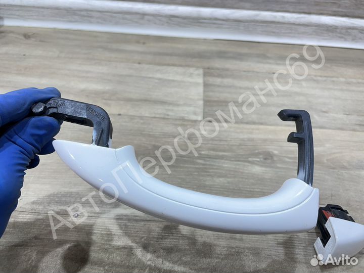 Ручка двери внешняя Audi Q7 (2005-2015)