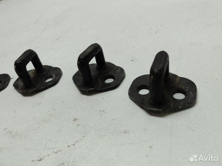 Ответная часть замка двери Nissan Bluebird EU14