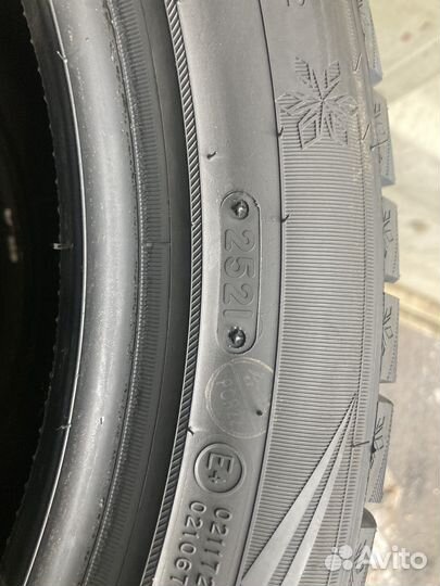 Triangle Snowlink TWT02 245/45 R18