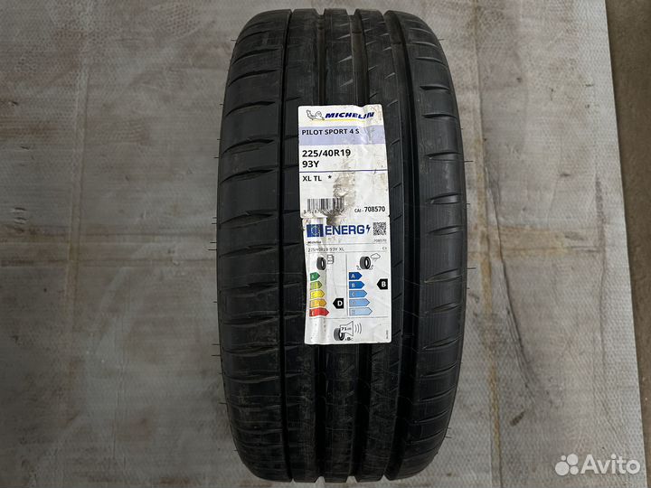 Michelin Pilot Sport 4 S 225/40 R19 и 255/35 R19 96Y