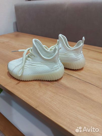 Детские кроссовки изики 20 размер