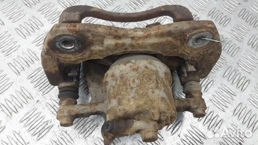 Суппорт тормозной передний правый toyota RAV 4 ZSA