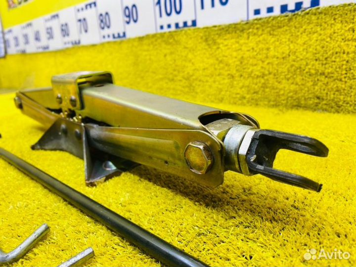 Домкрат задний Suzuki Jimny Wide 145331