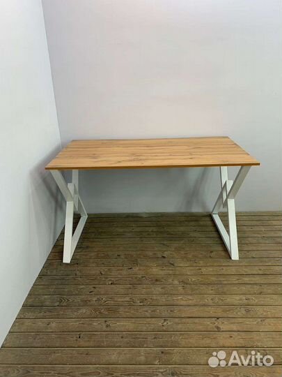 Компьютерный стол в стиле лофт