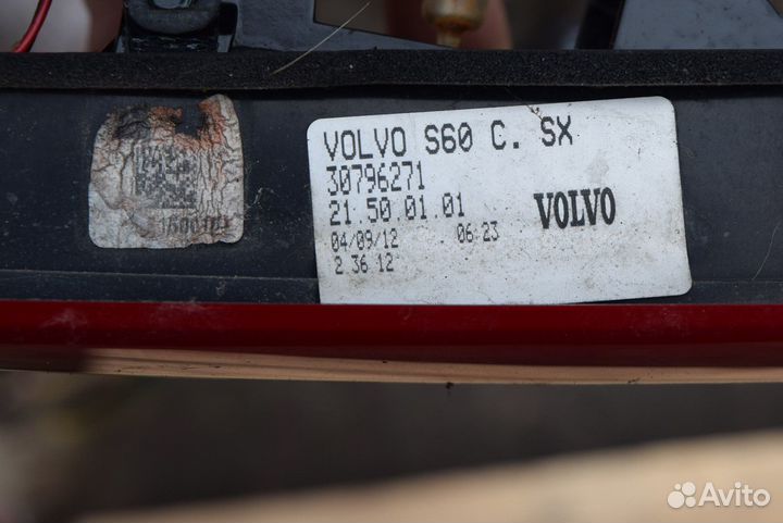 Фонарь крышки багажника левый Volvo S60 2 30796271