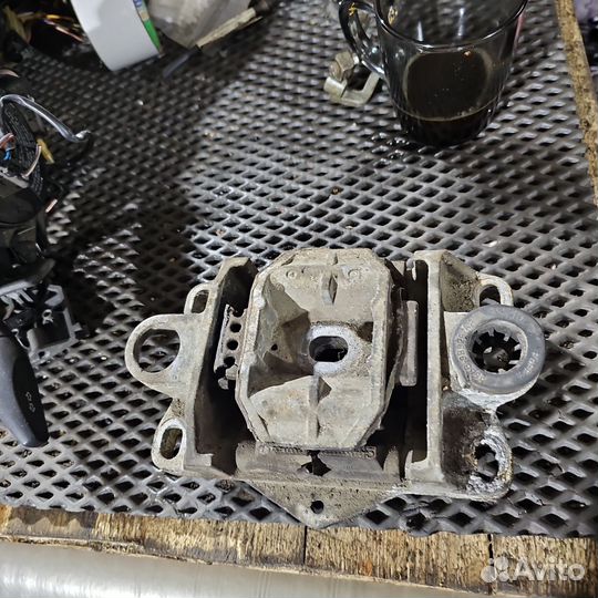 Подушка крепления кпп Ford Mondeo 3 рест. 2007