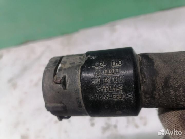 Патрубок радиатора Vw Passat b5 8D0121101K