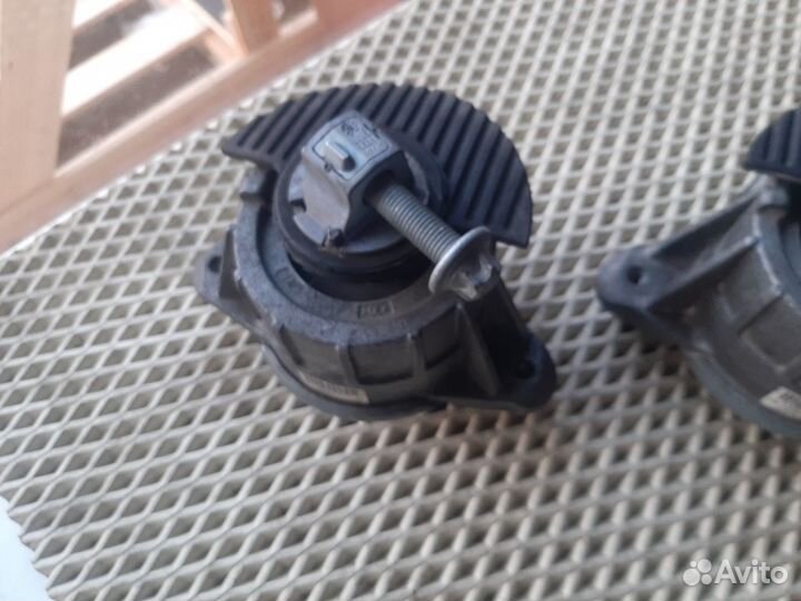 Mercedes W212 218 Подушка двигателя