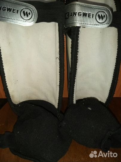 Щитки футбольные