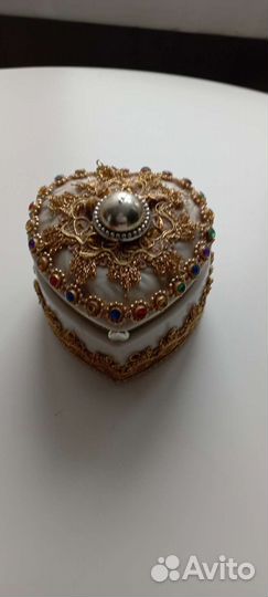 Фарфоровые шкатулки разные