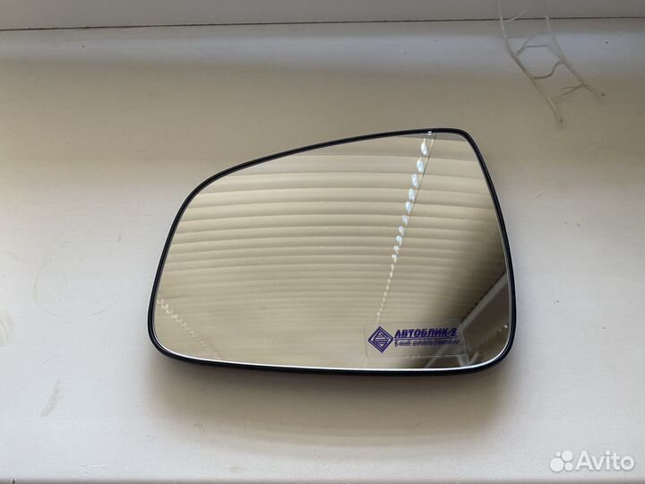 Зеркало на автомобиль