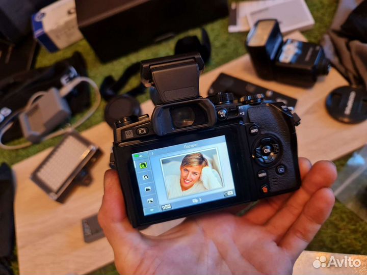 Фотоаппарат Olympus OM-D E-M1 Kit комплект