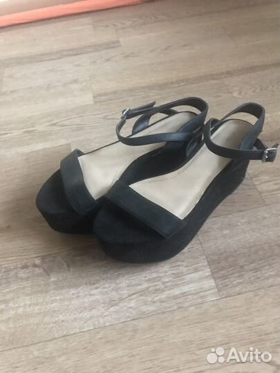 Босоножки женские