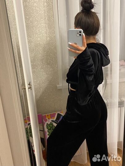 Велюровый спортивный костюм