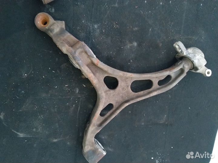 Рычаг передний левый Jeep Grand Cherokee WK2