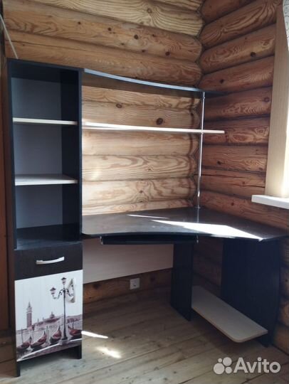 Угловой письменный стол