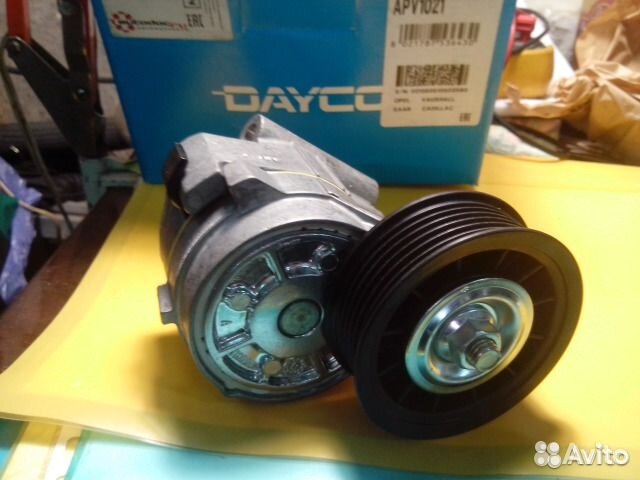 Натяжитель агрегатного ремня с роликом