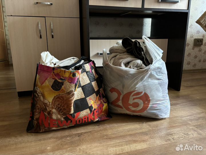 2 огромных пакета с вещами и обуви