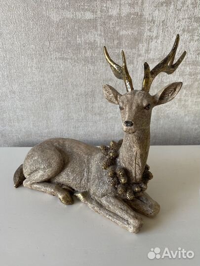 Фигурка оленя новогодняя