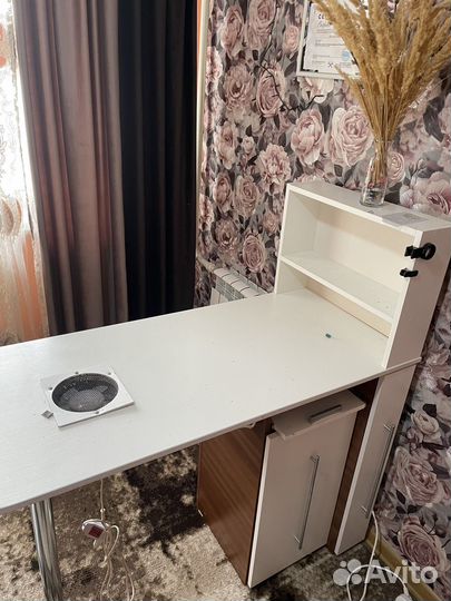 Стол маникюрный