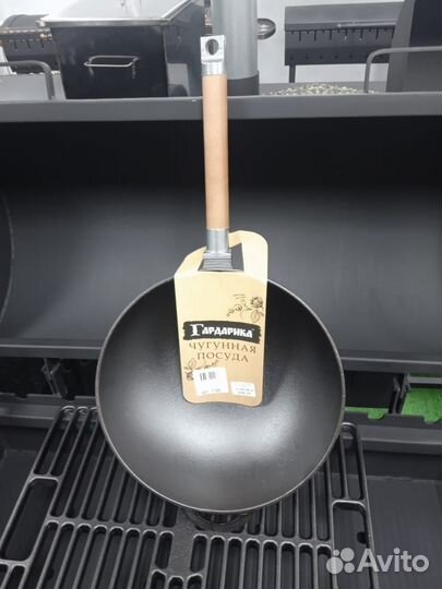 Чугунная сковорода Вок