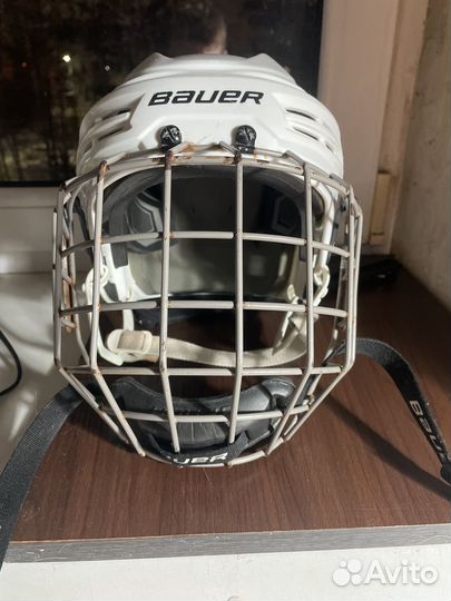 Хоккейный шлем