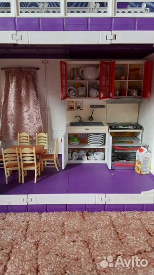 Кукольный домик с мебелью
