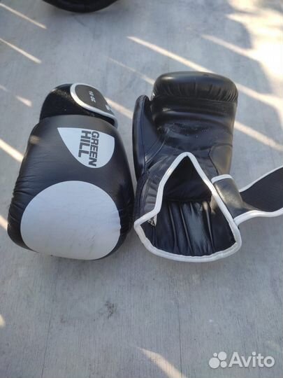 Перчатки, шлем для бокса