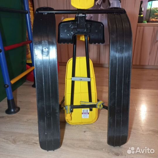 Детский снегокат со спинкой